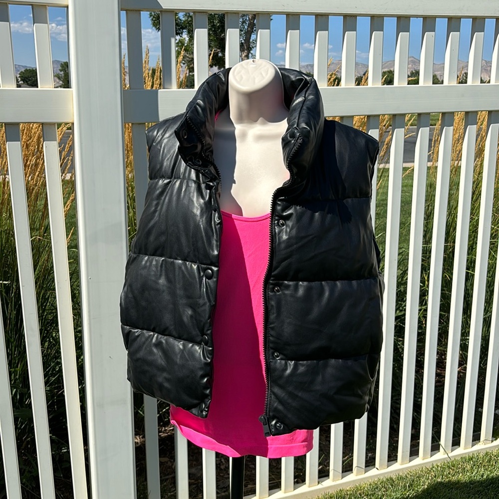 Zara vegan Vest Poly Filled Size L